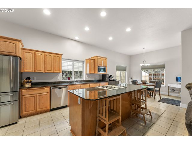 554 OAK VALLEY Loop, Winchester, OR 97495