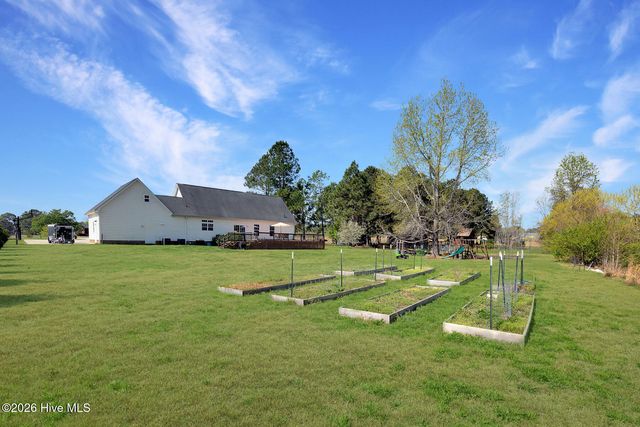4609 Lobelia Road, Vass, NC 28394