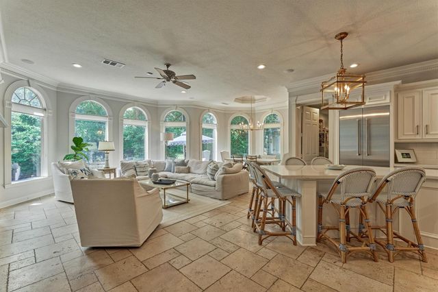 319 S Silvershire Circle, The Woodlands, TX 77381