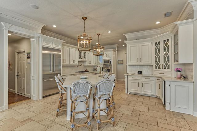 319 S Silvershire Circle, The Woodlands, TX 77381