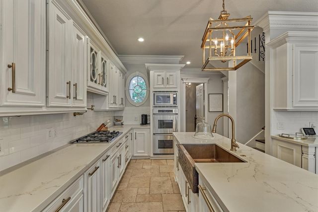 319 S Silvershire Circle, The Woodlands, TX 77381
