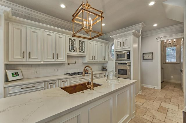 319 S Silvershire Circle, The Woodlands, TX 77381