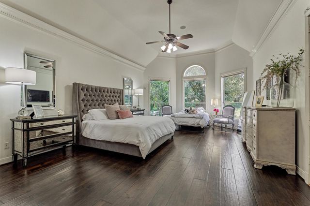 319 S Silvershire Circle, The Woodlands, TX 77381