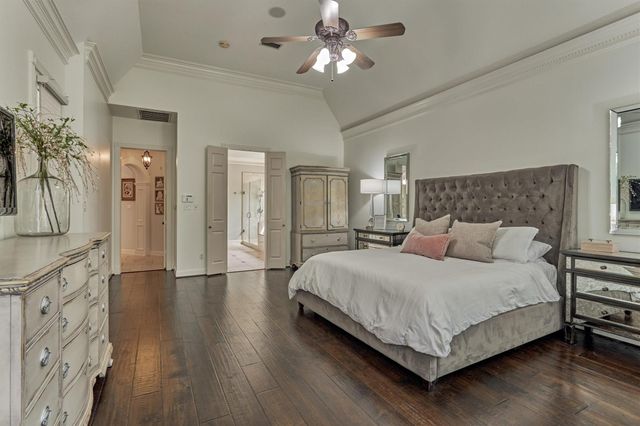 319 S Silvershire Circle, The Woodlands, TX 77381