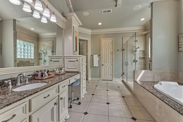319 S Silvershire Circle, The Woodlands, TX 77381