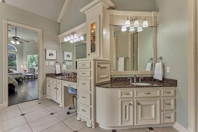 319 S Silvershire Circle, The Woodlands, TX 77381