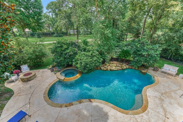 319 S Silvershire Circle, The Woodlands, TX 77381