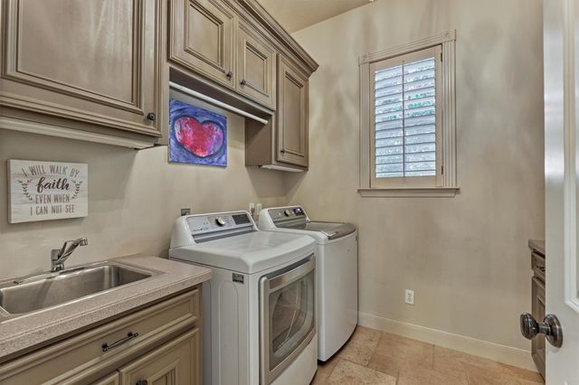 319 S Silvershire Circle, The Woodlands, TX 77381