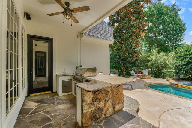 319 S Silvershire Circle, The Woodlands, TX 77381