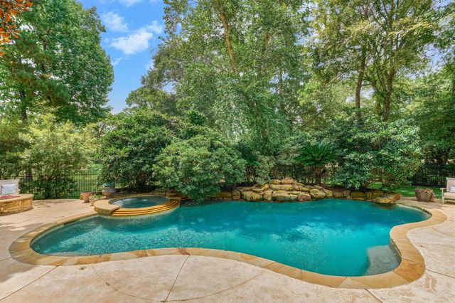 319 S Silvershire Circle, The Woodlands, TX 77381