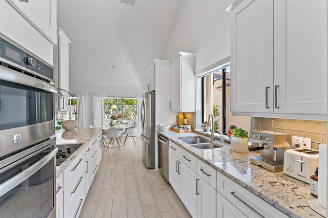 125 Harbourside Circle, Jupiter, FL 33477