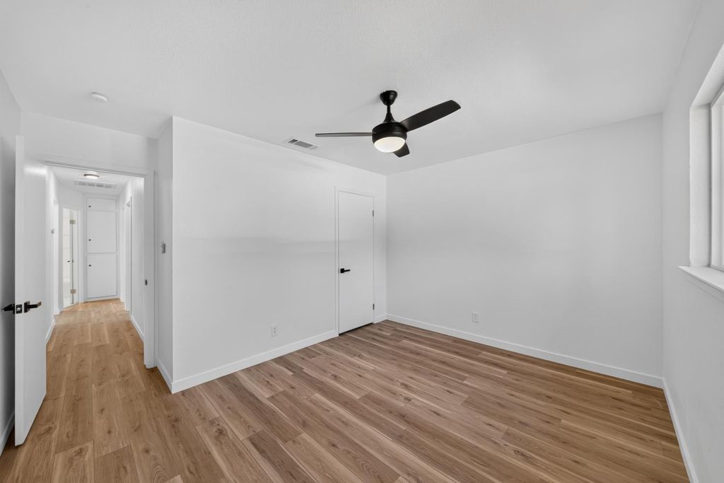 Image 11 of property listing at 27366 Parkwood Avenue, Madera, CA 93637