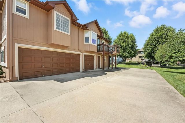 5118 SW Pelican Point, Lee's Summit, MO 64082