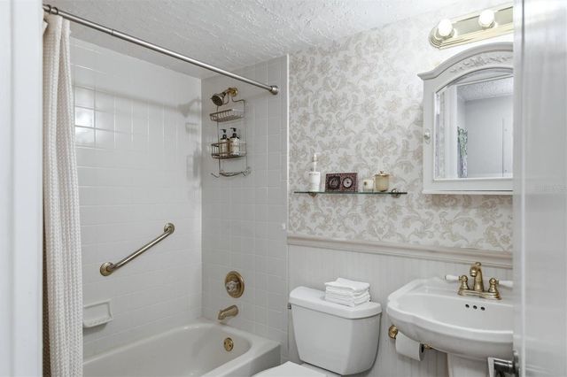 7301 29TH AVENUE DRIVE W 204, Bradenton, FL 34209