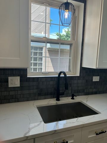 8405 S Indiana Avenue, Chicago, IL 60619