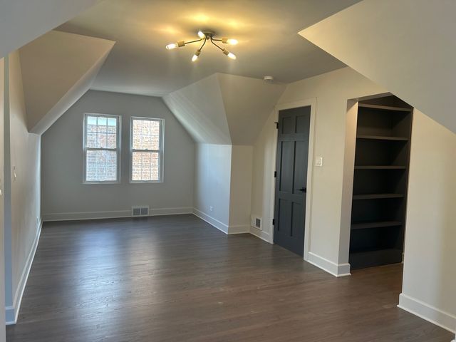 8405 S Indiana Avenue, Chicago, IL 60619