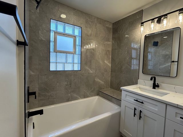 8405 S Indiana Avenue, Chicago, IL 60619