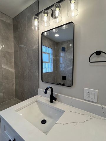 8405 S Indiana Avenue, Chicago, IL 60619