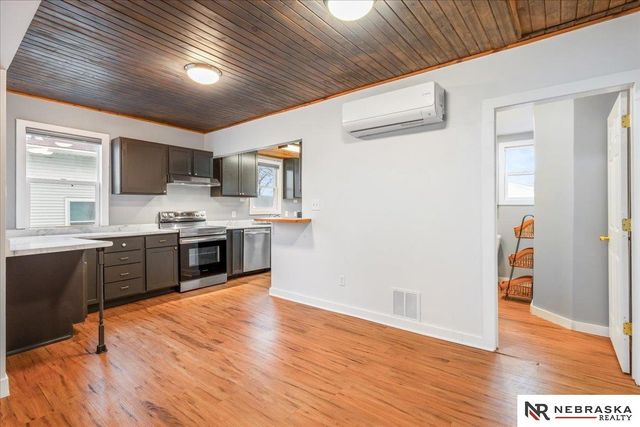 645 S 28th Street, Lincoln, NE 68510