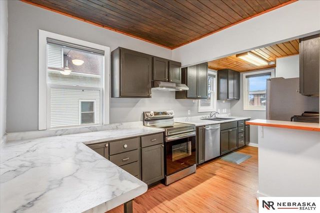 645 S 28th Street, Lincoln, NE 68510