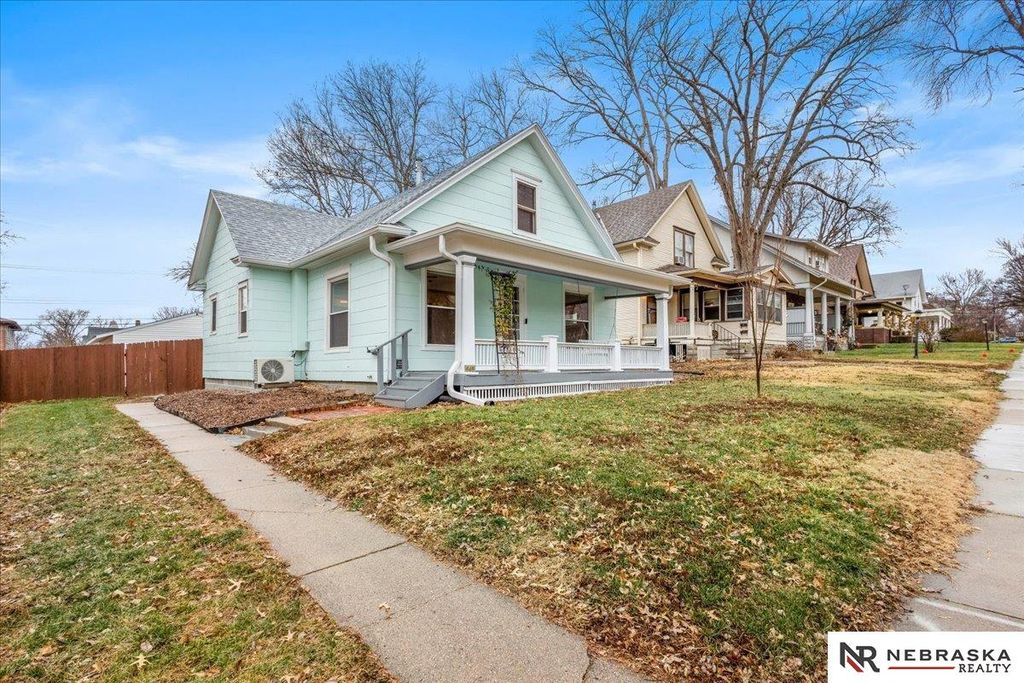 645 S 28th Street, Lincoln, NE 68510