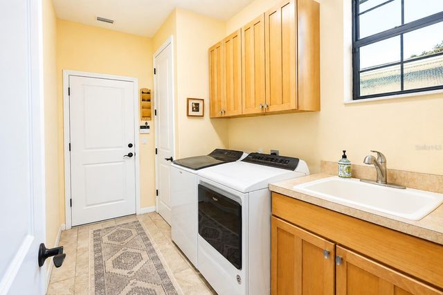 2557 MARBLEHEAD DRIVE, Sarasota, FL 34231