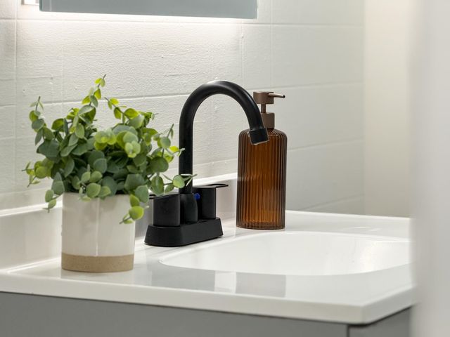 2020 WEST MIDLAND TRL, Lexington, VA 24450