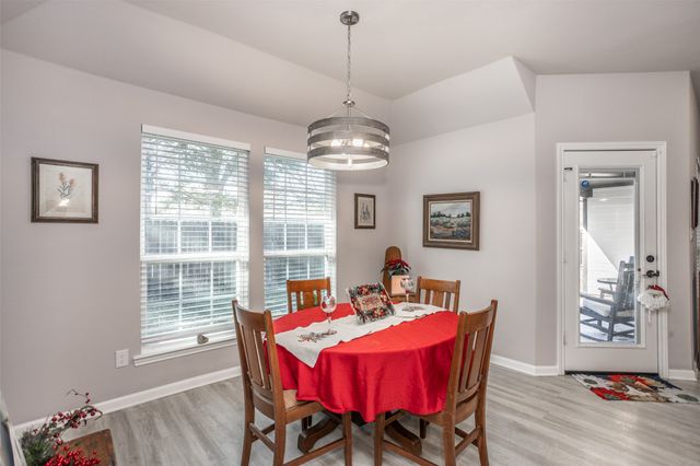 1135 Vintage Avenue, Gainesville, TX 76240