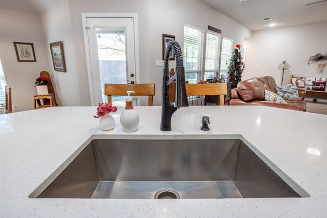 1135 Vintage Avenue, Gainesville, TX 76240