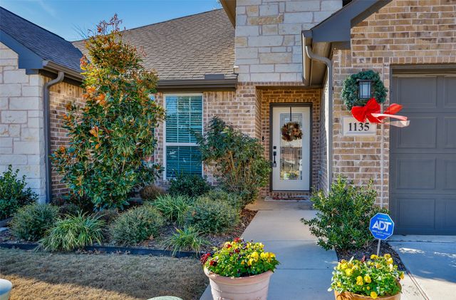 1135 Vintage Avenue, Gainesville, TX 76240