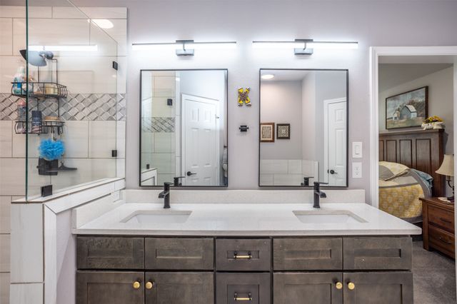 1135 Vintage Avenue, Gainesville, TX 76240