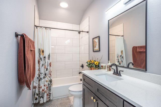 1135 Vintage Avenue, Gainesville, TX 76240