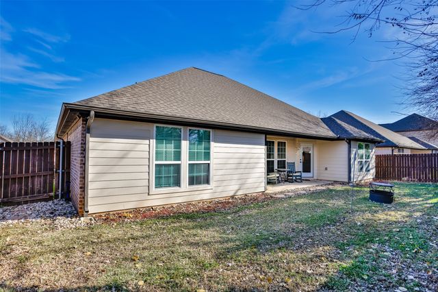 1135 Vintage Avenue, Gainesville, TX 76240