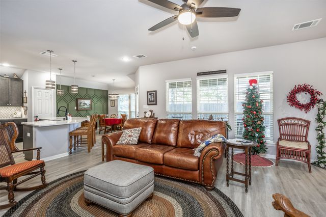 1135 Vintage Avenue, Gainesville, TX 76240