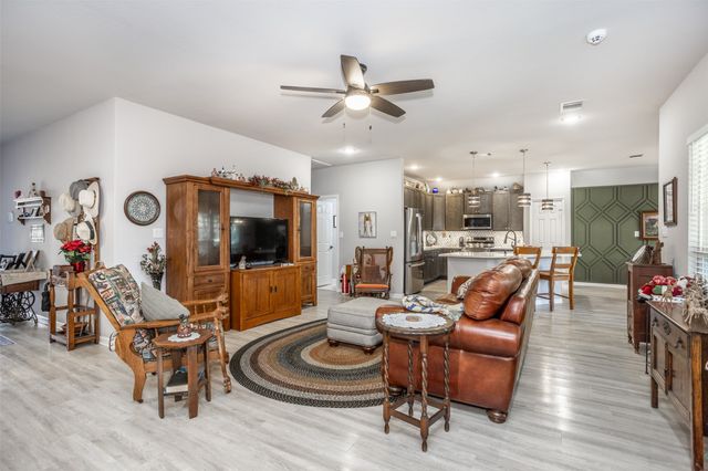 1135 Vintage Avenue, Gainesville, TX 76240