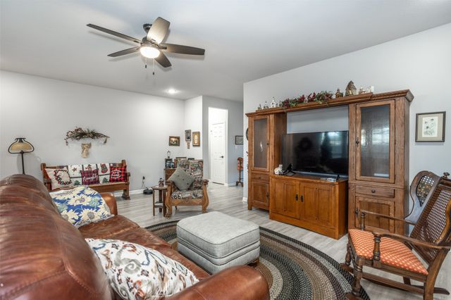 1135 Vintage Avenue, Gainesville, TX 76240