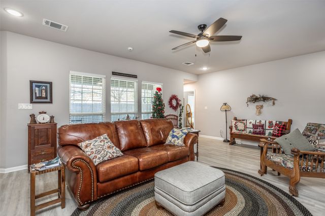 1135 Vintage Avenue, Gainesville, TX 76240