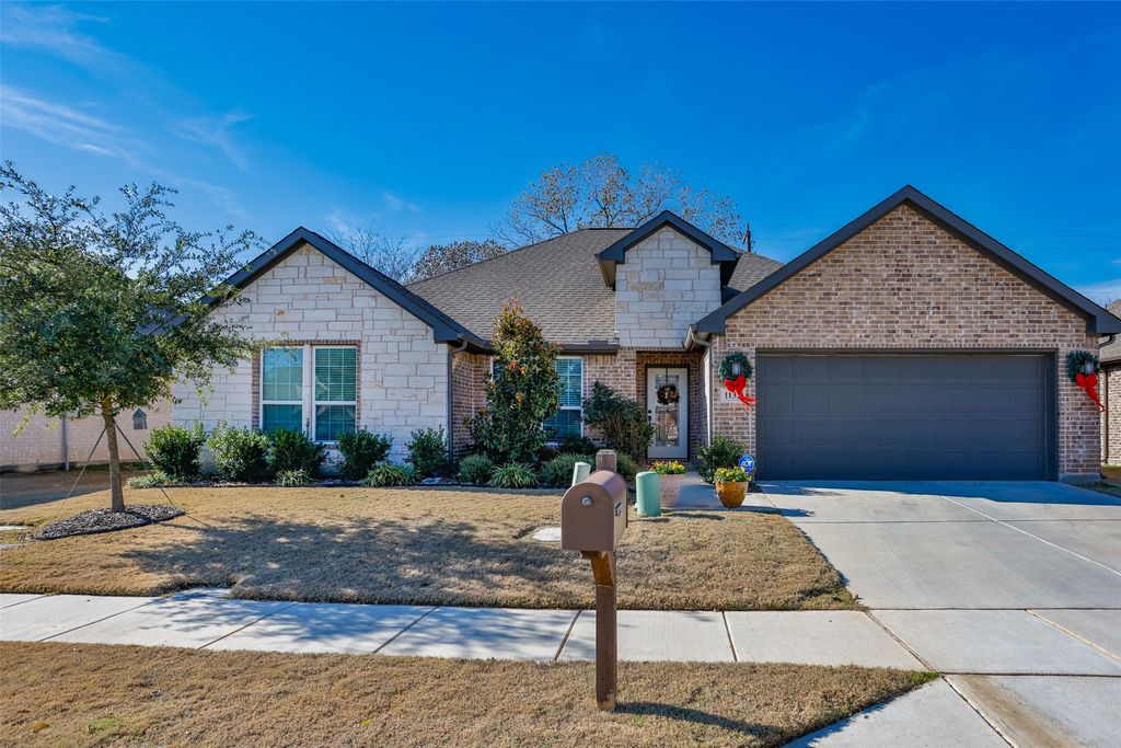 1135 Vintage Avenue, Gainesville, TX 76240