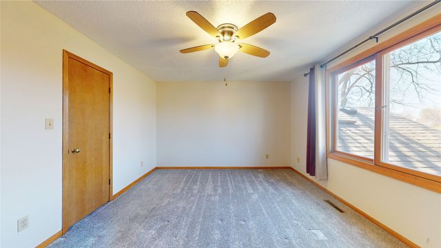 1225 E 14th Street, Norwalk, IA 50211