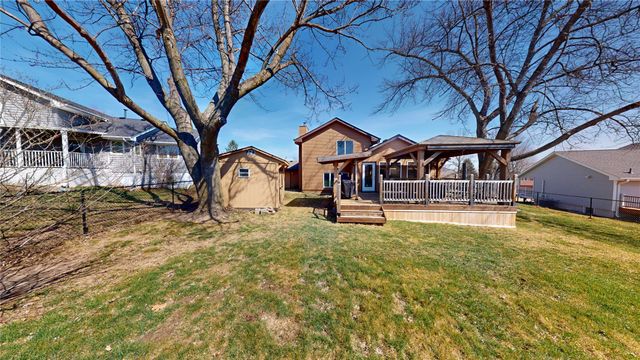 1225 E 14th Street, Norwalk, IA 50211
