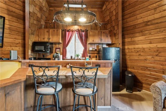 31438 Easy Street, Running Springs, CA 92382