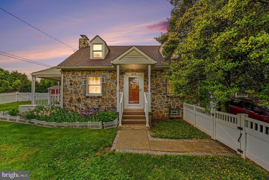 683 RIDGE RD, Spring City, PA 19475