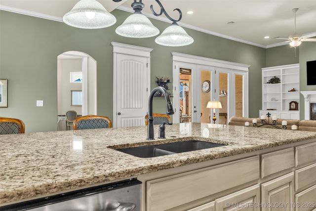 6101 W Birmingham Circle, Broken Arrow, OK 74011