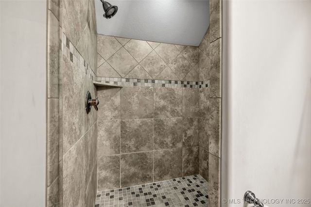 6101 W Birmingham Circle, Broken Arrow, OK 74011