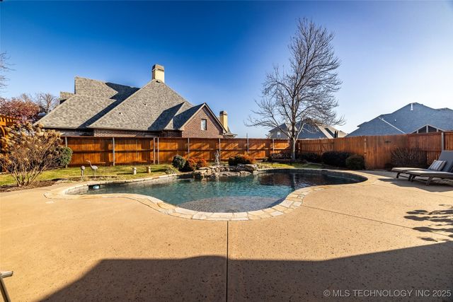 6101 W Birmingham Circle, Broken Arrow, OK 74011