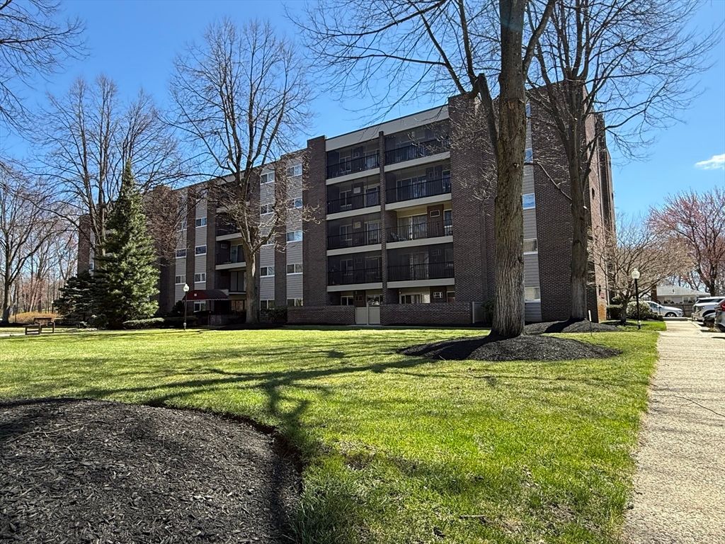 66 Main St 48A, Stoneham, MA 02180