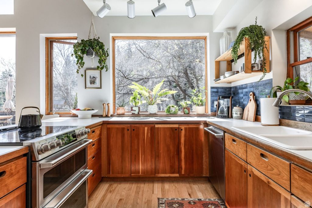 Image 13 of property listing at 6298 E LEFTHAND FORK LN, Emigration Canyon, UT 84108