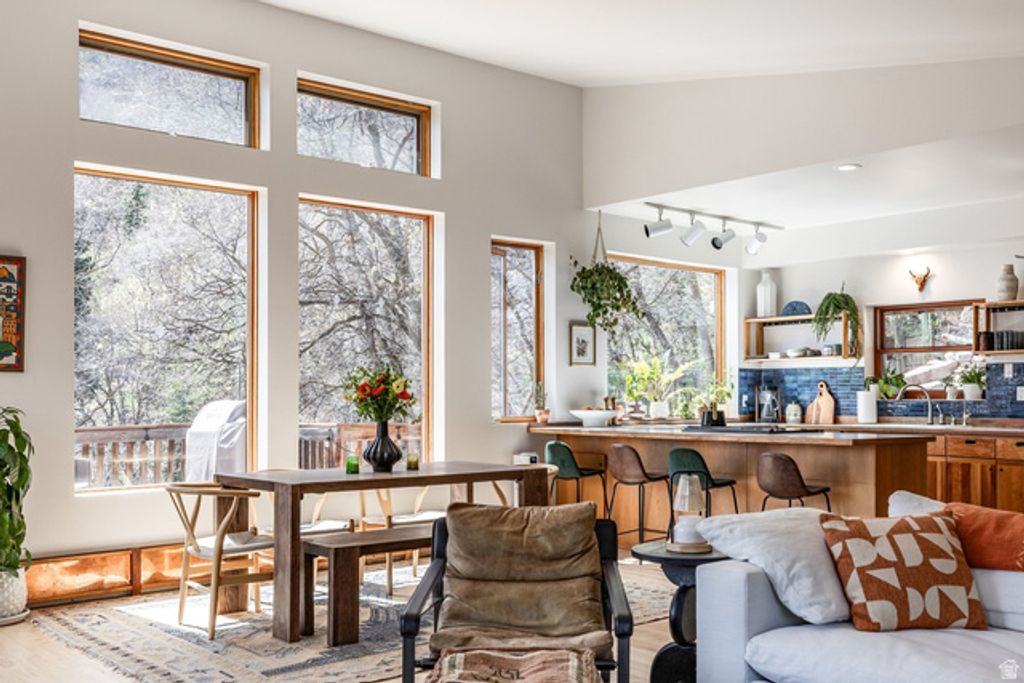 Image 14 of property listing at 6298 E LEFTHAND FORK LN, Emigration Canyon, UT 84108