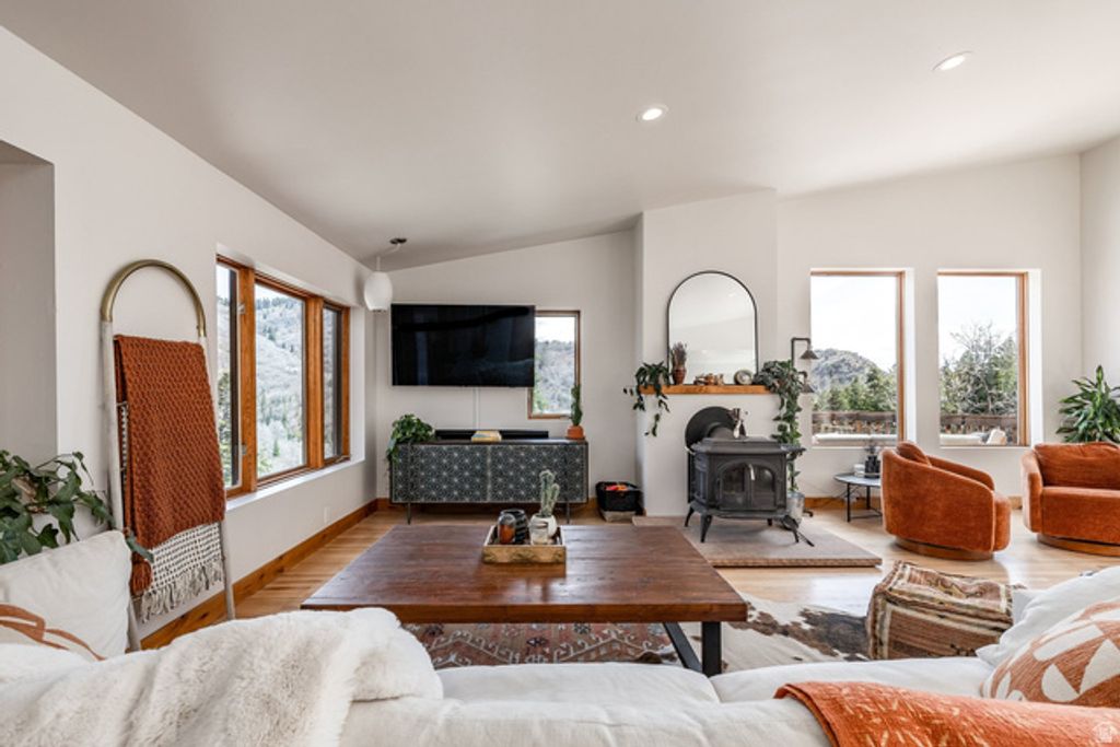 Image 3 of property listing at 6298 E LEFTHAND FORK LN, Emigration Canyon, UT 84108