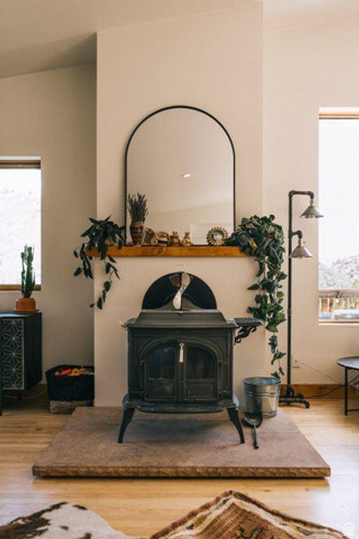 Image 5 of property listing at 6298 E LEFTHAND FORK LN, Emigration Canyon, UT 84108